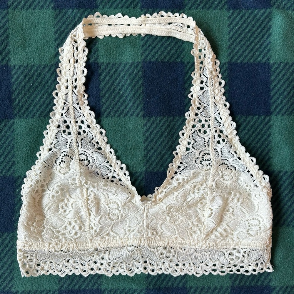 Elegant Lace Bralette in Cream